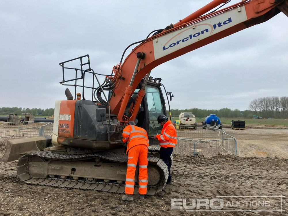 2015 Hitachi ZX135US-5B - Excavadora de cadenas: foto 4 2015 Hitachi ZX135US-5B - Excavadora de cadenas: foto 4