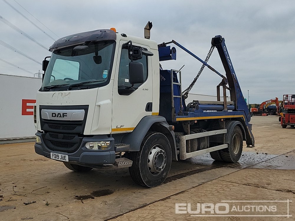 2019 DAF LF230 - Camión portacontenedor de cadenas: foto 1 2019 DAF LF230 - Camión portacontenedor de cadenas: foto 1
