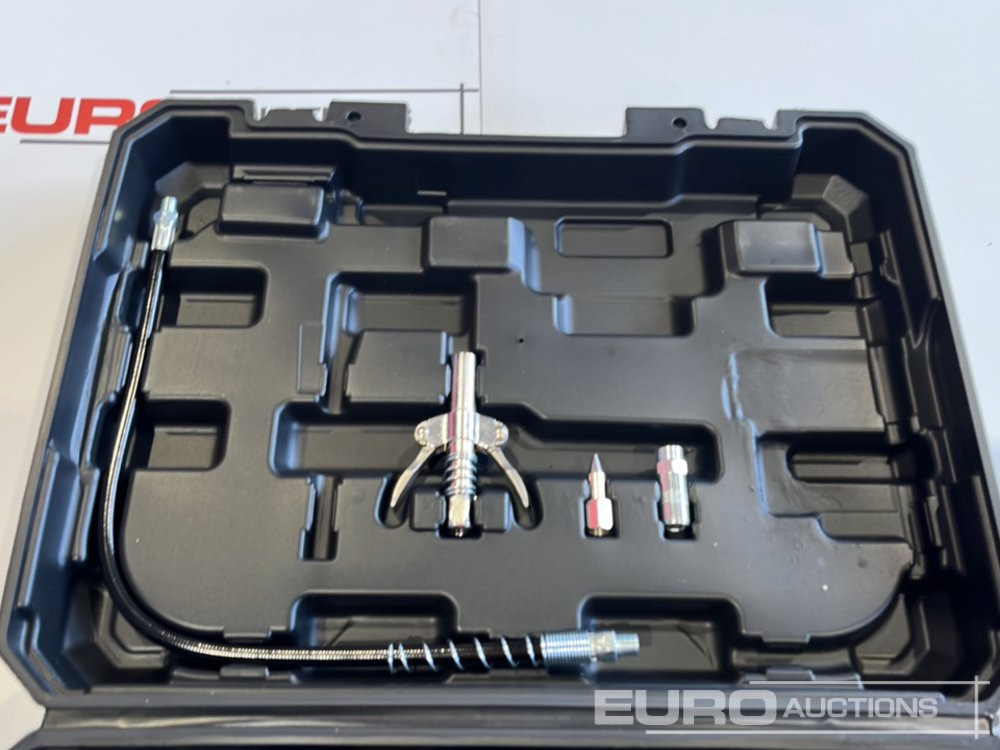 Boss 21 Volt Lithium Battery Cordless Grease Gun, 2 Batteries, Charger, Case, Shoulder Strap, Extension Pieces and Fittings - Equipo de construcción: foto 3 Boss 21 Volt Lithium Battery Cordless Grease Gun, 2 Batteries, Charger, Case, Shoulder Strap, Extension Pieces and Fittings - Equipo de construcción: foto 3