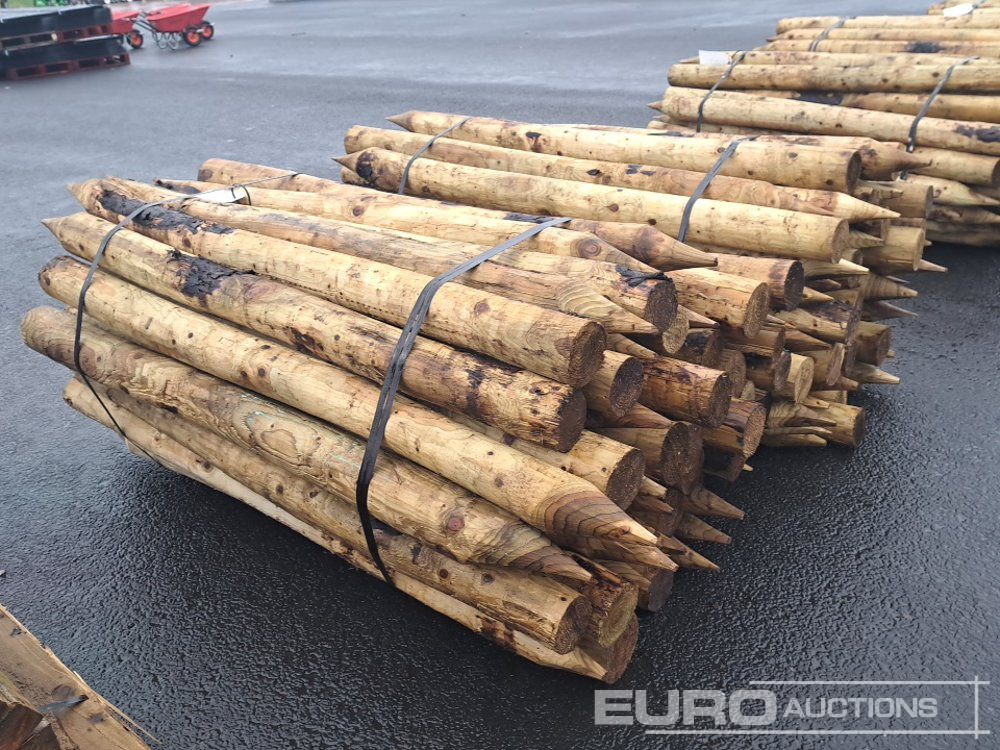 Bundle of Timber Posts (2 of) - Maquinaria agrícola: foto 1 Bundle of Timber Posts (2 of) - Maquinaria agrícola: foto 1