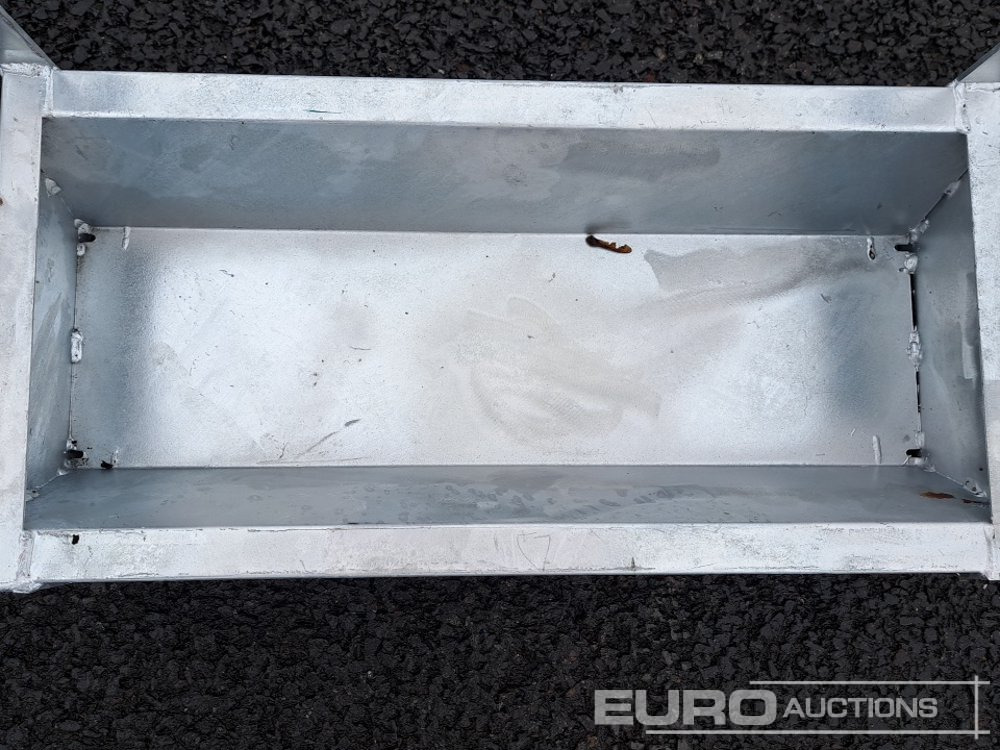 Maquinaria agrícola Unused 2' Hanging Trough (2 of): foto 9