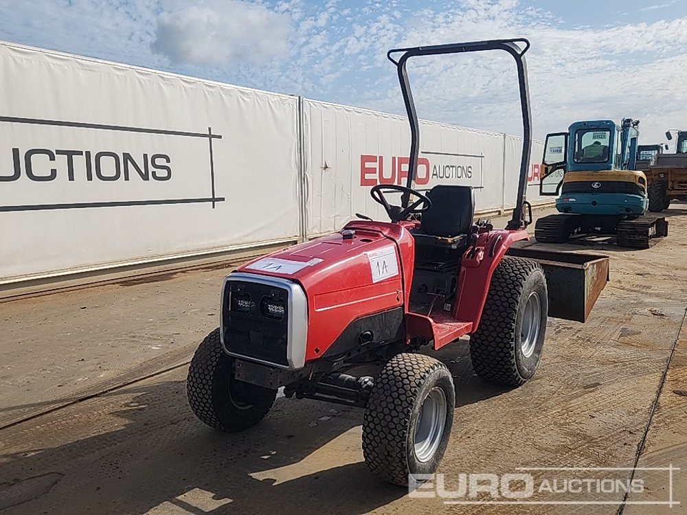 Massey Ferguson 4WD Compact Tractor, Linkbox - Mini tractor: foto 1 Massey Ferguson 4WD Compact Tractor, Linkbox - Mini tractor: foto 1