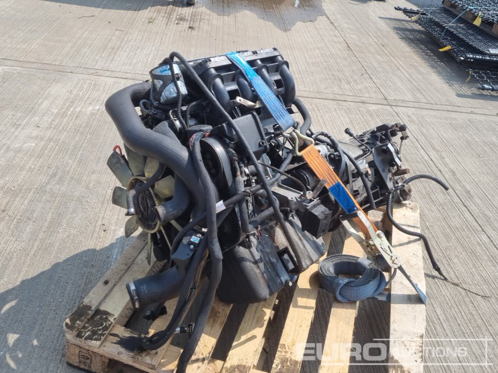 Mercedes 4 Cylinder Engine, Gearbox - Motor: foto 1 Mercedes 4 Cylinder Engine, Gearbox - Motor: foto 1