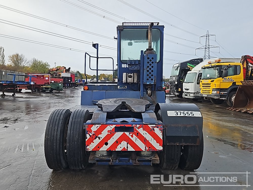 Mol YM220 - Tractor industrial: foto 4 Mol YM220 - Tractor industrial: foto 4