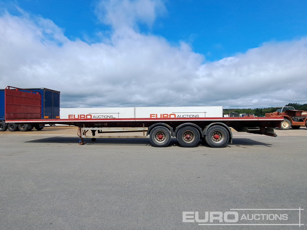 Montracon 45' Tri Axle Flat Trailer, Goal Post Sockets - Semirremolque plataforma/ Caja abierta: foto 2 Montracon 45' Tri Axle Flat Trailer, Goal Post Sockets - Semirremolque plataforma/ Caja abierta: foto 2