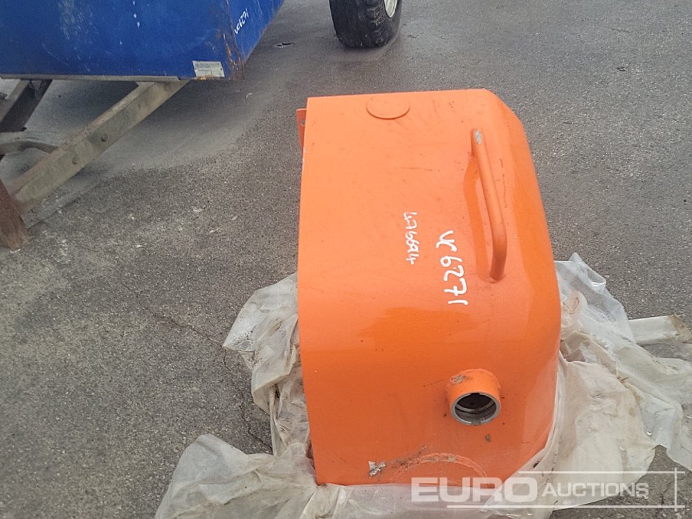 Fuel Tank to suit Excavator - Piezas de recambio: foto 4 Fuel Tank to suit Excavator - Piezas de recambio: foto 4