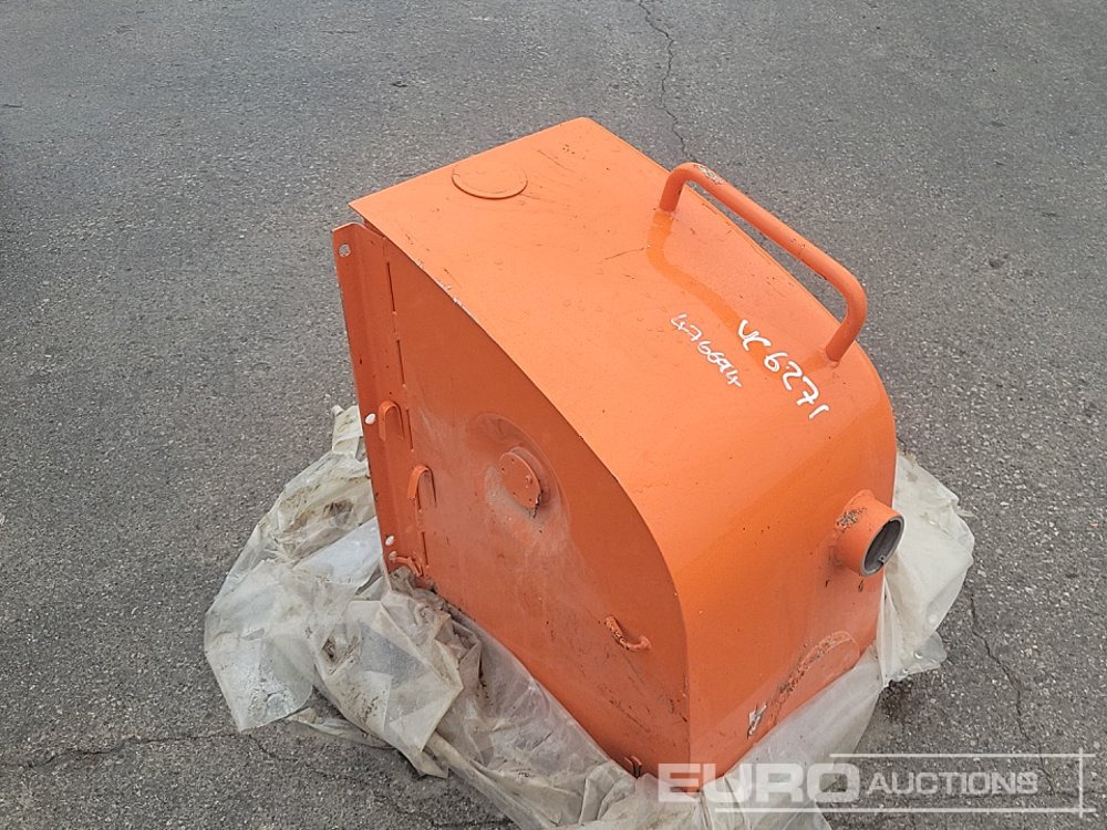 Fuel Tank to suit Excavator - Piezas de recambio: foto 3 Fuel Tank to suit Excavator - Piezas de recambio: foto 3
