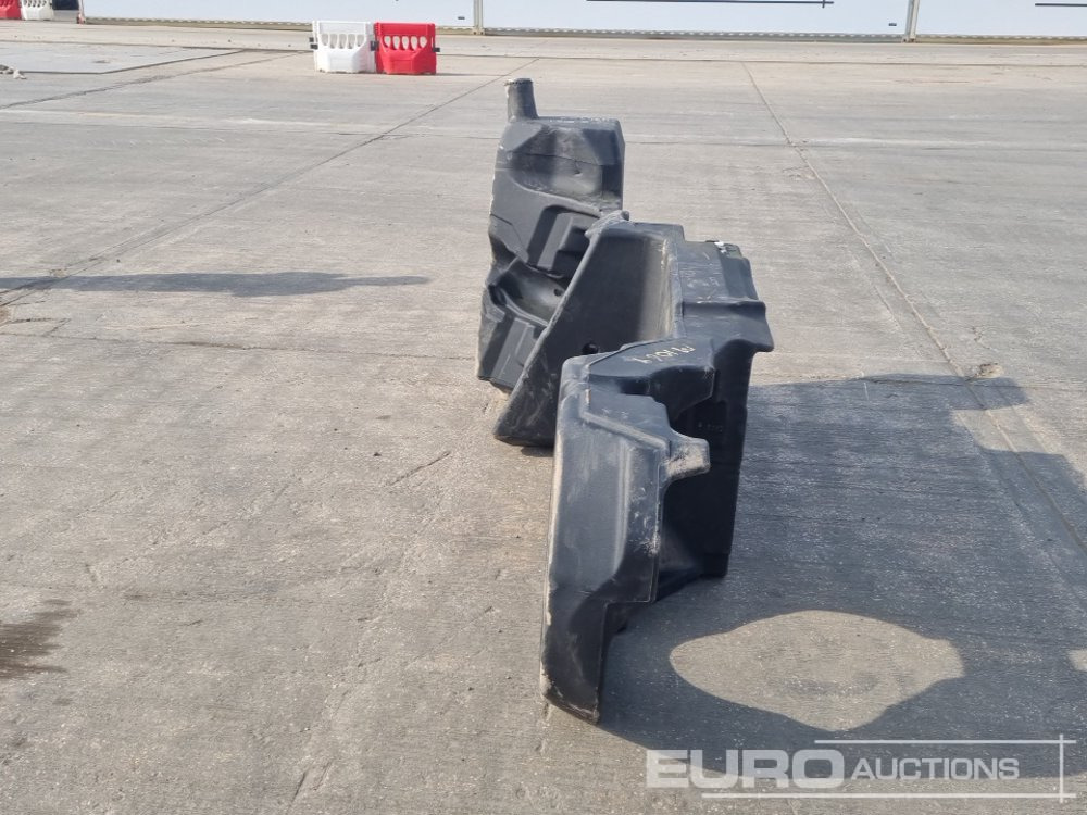 Plastic Fuel Tank to suit John Deere Tractor - Equipo de construcción: foto 4 Plastic Fuel Tank to suit John Deere Tractor - Equipo de construcción: foto 4