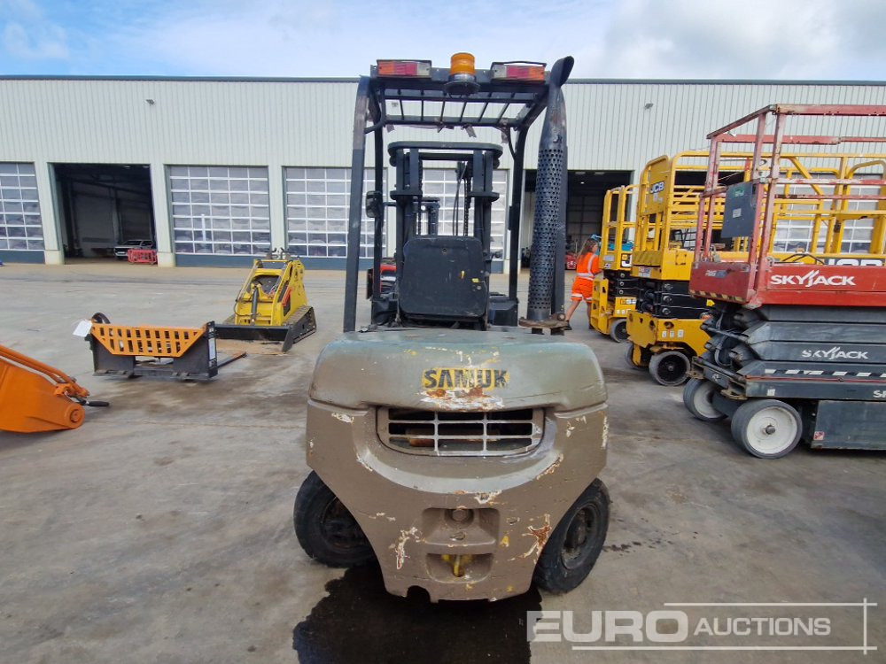 Samuk Diesel Forklift, 2 Stage Mast, Side Shift (No Steering & Hydraulic Leak) - Carretilla elevadora diésel: foto 4 Samuk Diesel Forklift, 2 Stage Mast, Side Shift (No Steering & Hydraulic Leak) - Carretilla elevadora diésel: foto 4