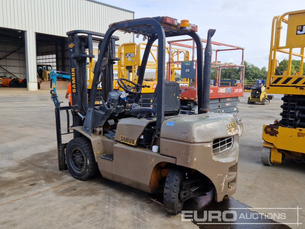 Samuk Diesel Forklift, 2 Stage Mast, Side Shift (No Steering & Hydraulic Leak) - Carretilla elevadora diésel: foto 3 Samuk Diesel Forklift, 2 Stage Mast, Side Shift (No Steering & Hydraulic Leak) - Carretilla elevadora diésel: foto 3
