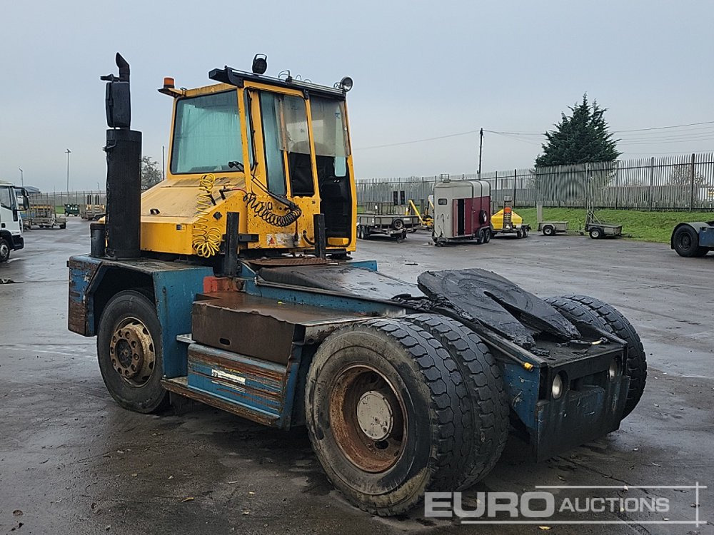 Sisu 4x2 Shunter (Runs, Hydraulic Leak) - Tractor industrial: foto 3 Sisu 4x2 Shunter (Runs, Hydraulic Leak) - Tractor industrial: foto 3