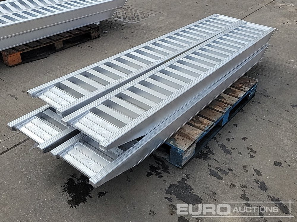 Unused Aluminium Low Loader Ramps (4 of) - Equipo de construcción: foto 5 Unused Aluminium Low Loader Ramps (4 of) - Equipo de construcción: foto 5