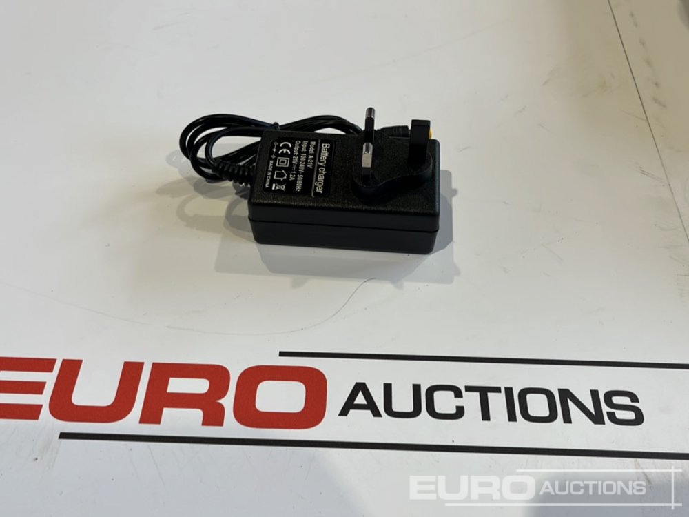 Equipo de construcción Unused Boss 21 Volt Lithium Battery Cordless Grease Gun, 2 Batteries, Charger, Case, Shoulder Strap, Extension Pieces and Fittings: foto 6 Equipo de construcción Unused Boss 21 Volt Lithium Battery Cordless Grease Gun, 2 Batteries, Charger, Case, Shoulder Strap, Extension Pieces and Fittings: foto 6