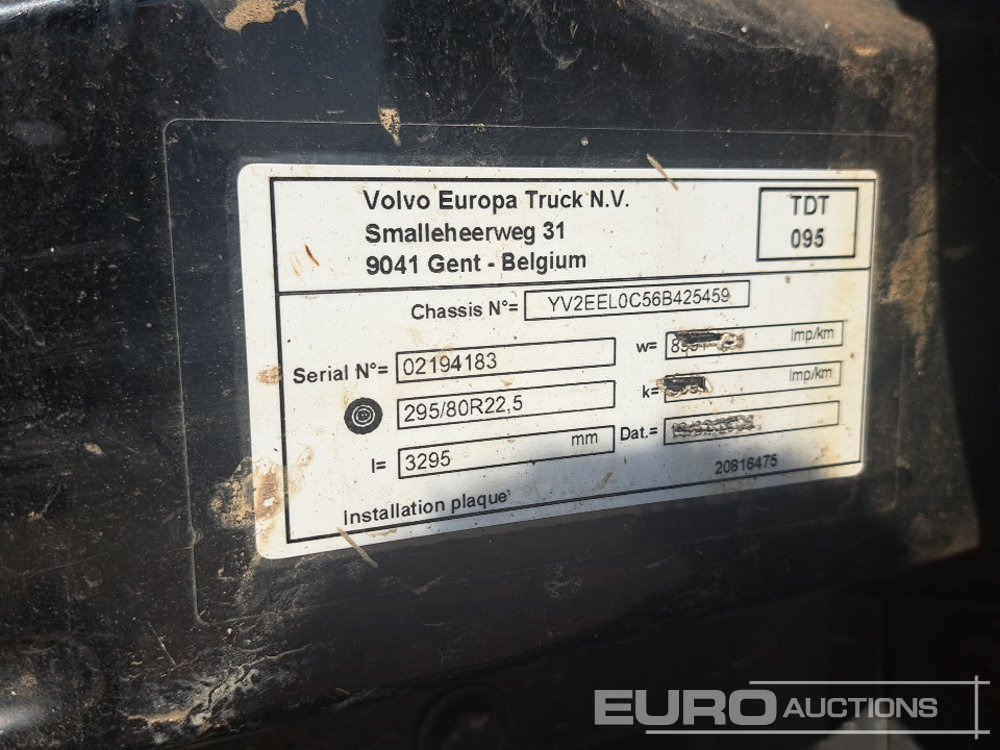 Camión caja abierta para transporte de equipos pesados Volvo FL220: foto 45
