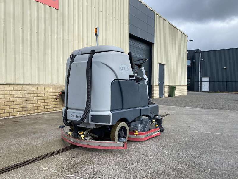 Nilfisk SC6500 1300C, Veeg- Schrobmachine - Fregadora: foto 2 Nilfisk SC6500 1300C, Veeg- Schrobmachine - Fregadora: foto 2