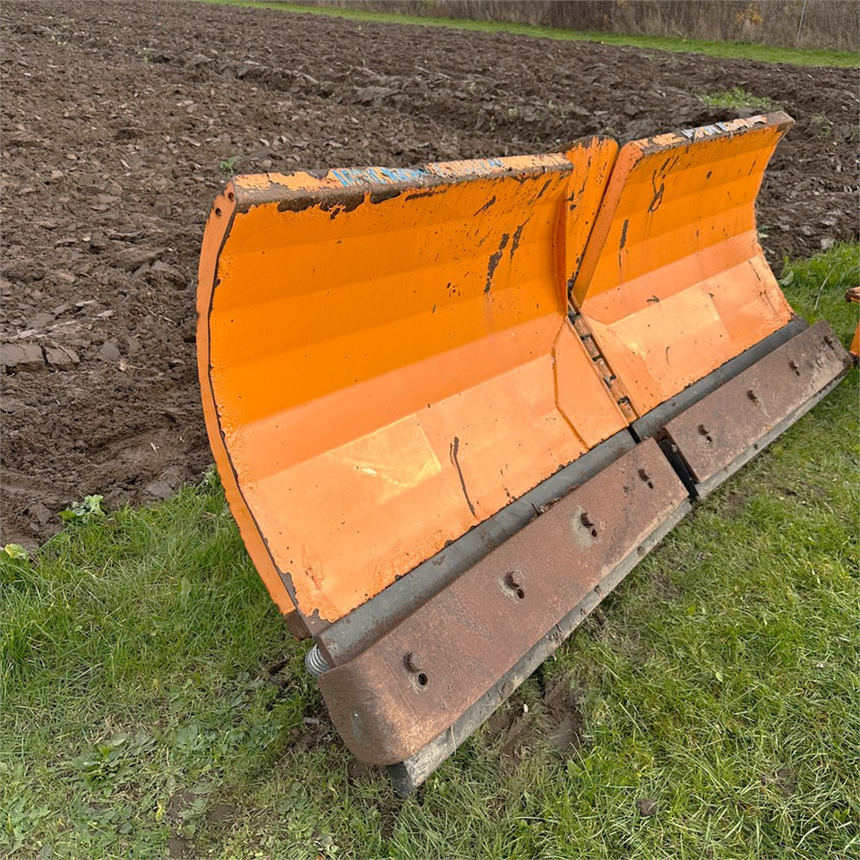 ABC Sneplov 240 cm - Esparcidor de sal: foto 3 ABC Sneplov 240 cm - Esparcidor de sal: foto 3