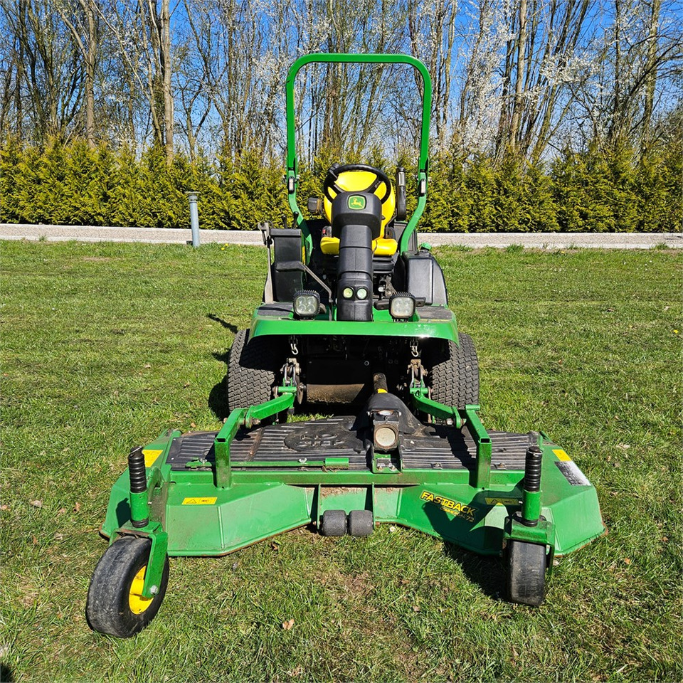 John Deere 1550 TerrainCut - Cortacésped: foto 2 John Deere 1550 TerrainCut - Cortacésped: foto 2