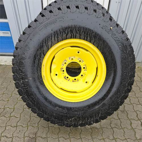 John Deere 2 styk - Tractor: foto 1 John Deere 2 styk - Tractor: foto 1