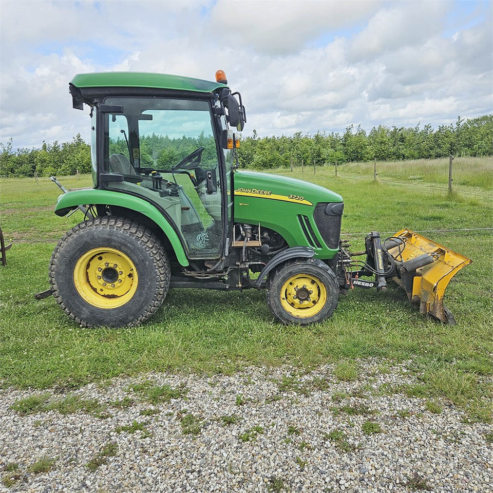John Deere 3720 - Tractor: foto 2 John Deere 3720 - Tractor: foto 2