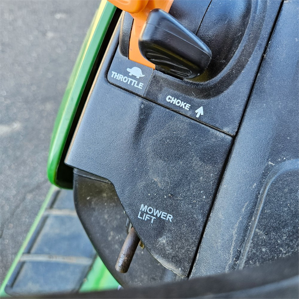 Cortacésped John Deere X304: foto 8