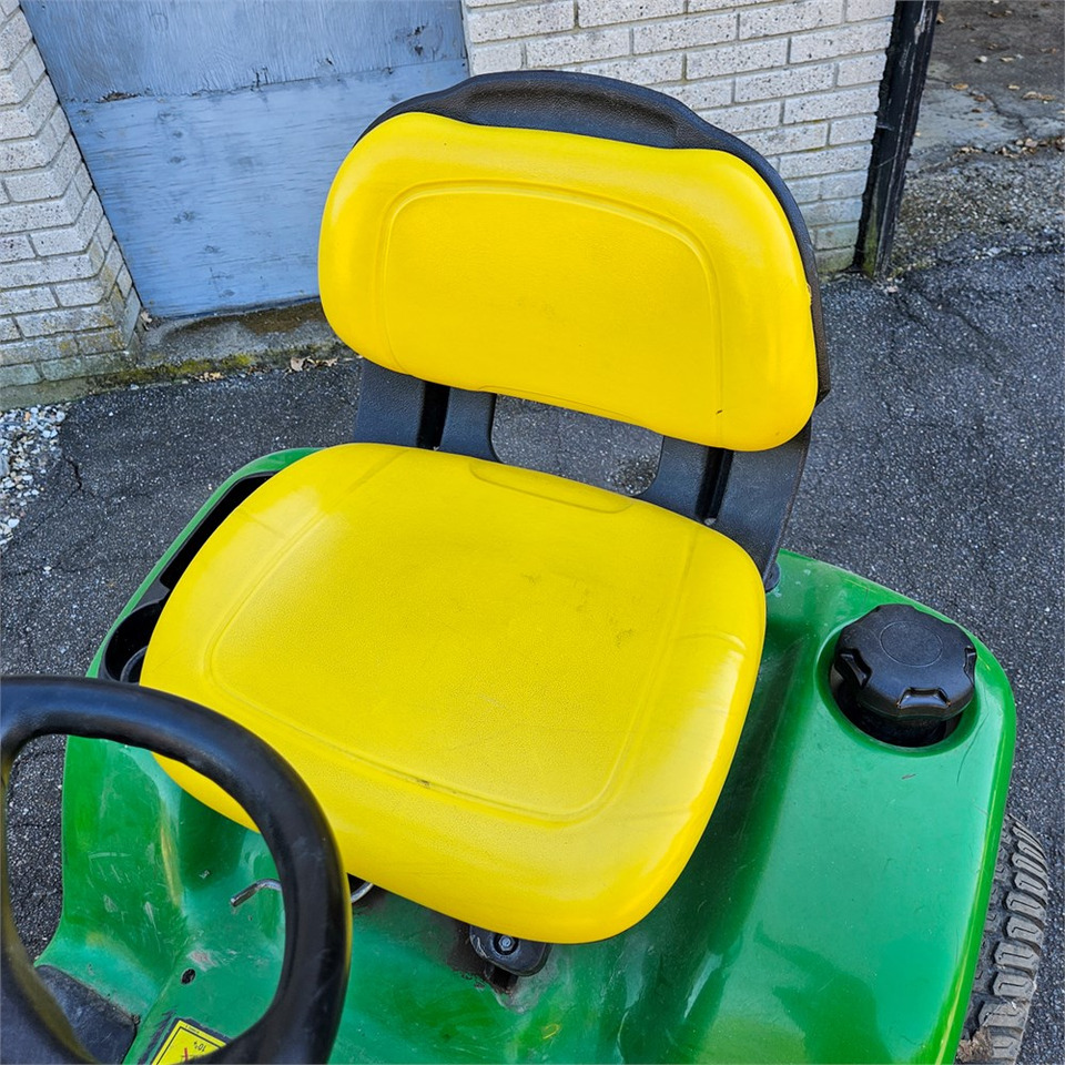 Cortacésped John Deere X304: foto 44