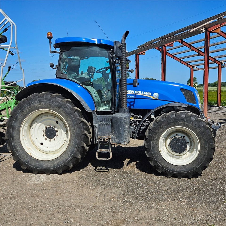New Holland T7.235 Power Command - Tractor: foto 2 New Holland T7.235 Power Command - Tractor: foto 2