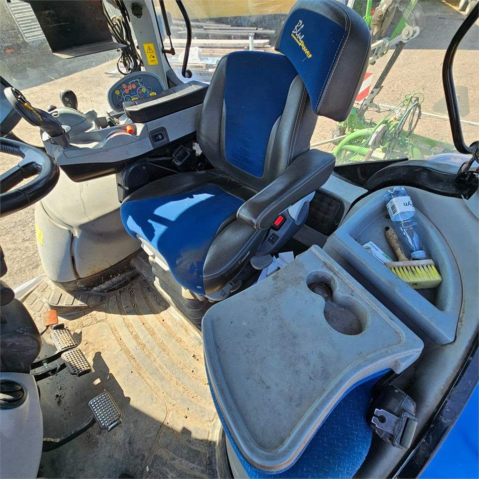 Tractor New Holland T7.235 Power Command: foto 8