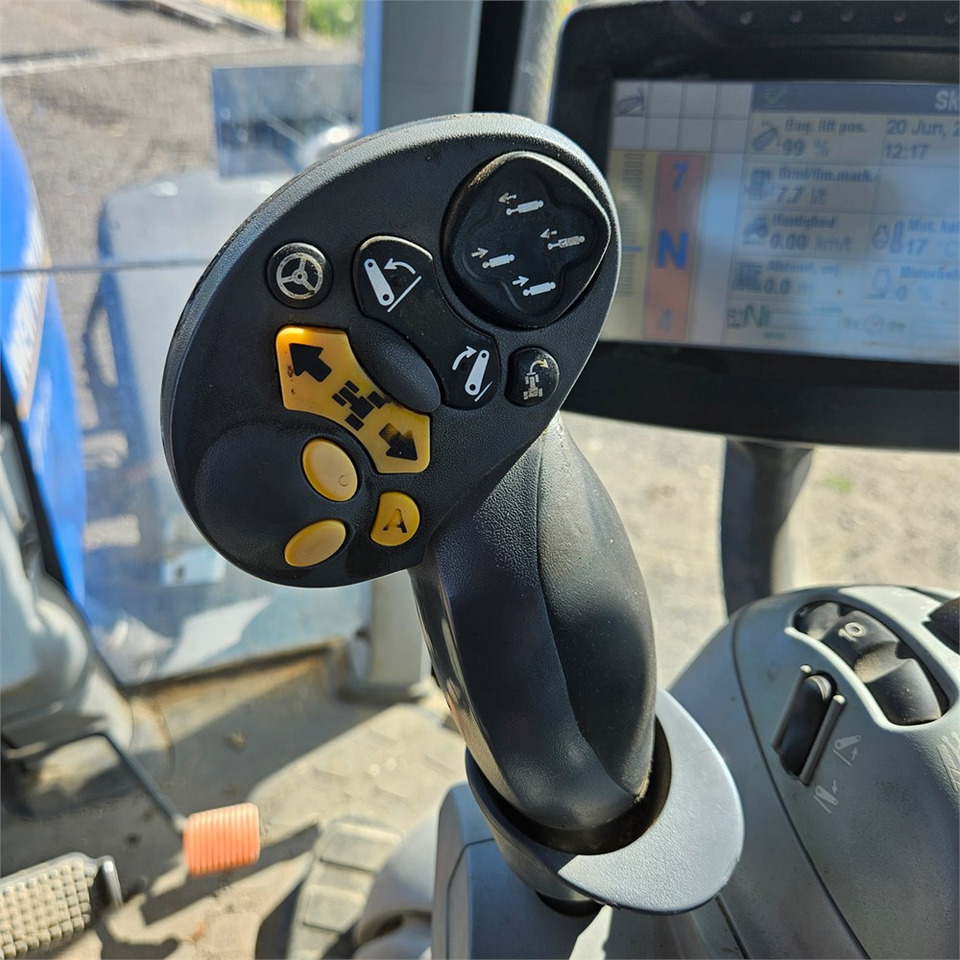 Tractor New Holland T7.235 Power Command: foto 11