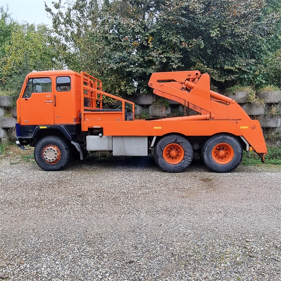 Volvo F 88 - Camión portacontenedor de cadenas: foto 2 Volvo F 88 - Camión portacontenedor de cadenas: foto 2
