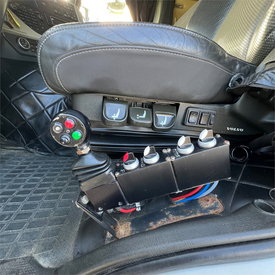 Camión caja abierta, Camión grúa Volvo FM 8x4 500: foto 24