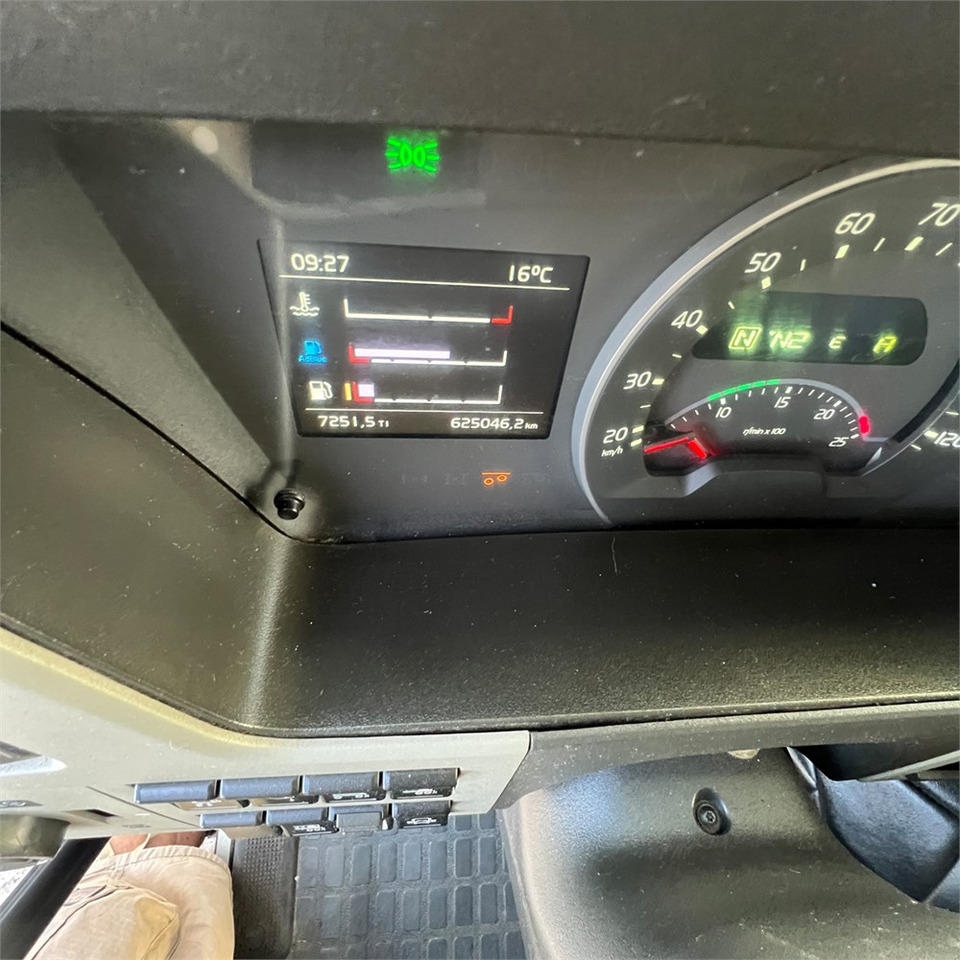 Camión caja abierta, Camión grúa Volvo FM 8x4 500: foto 26
