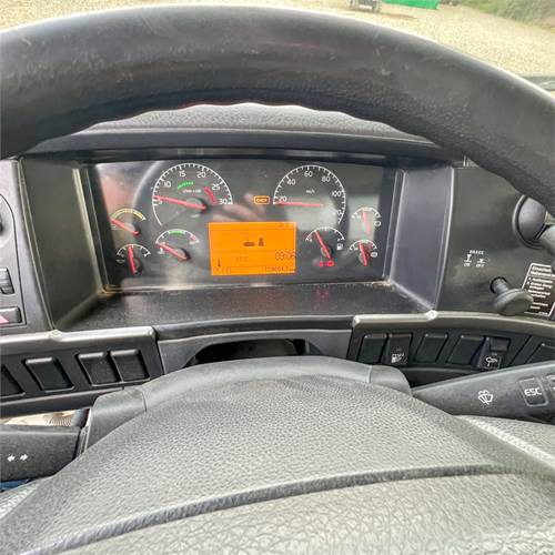 Camión volquete Volvo FM12 460: foto 24