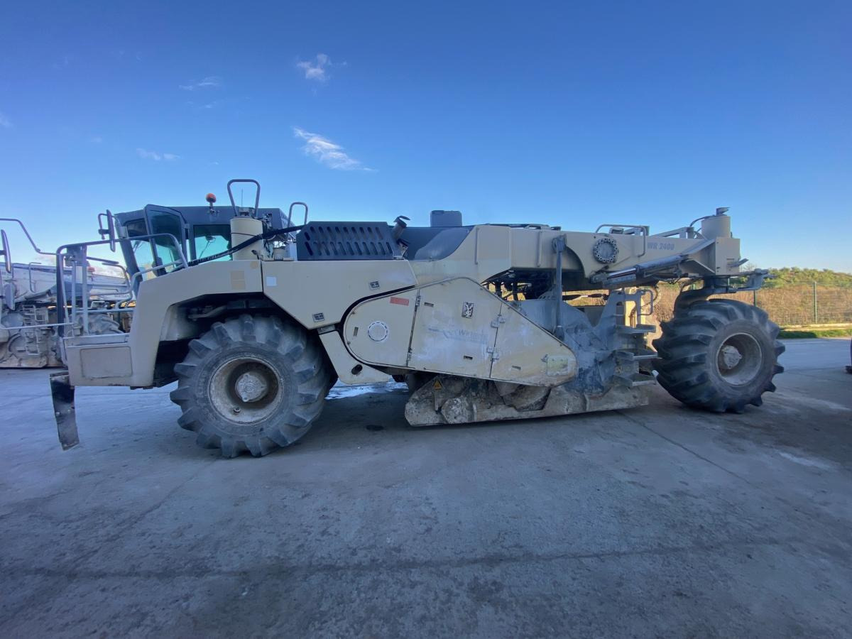 Estabilizador de suelos WIRTGEN WR 2400: foto 1