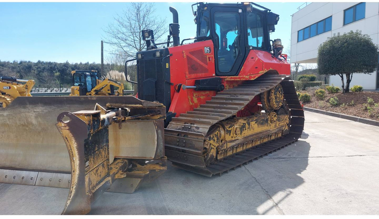 CAT D5 - Bulldozer: foto 1 CAT D5 - Bulldozer: foto 1