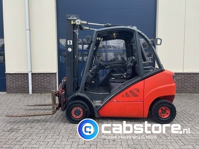 Linde H25D Forklift - Heftruck - Bouwjaar 2011 - Roterende vorkenklem - Freelift - Lifthoogte 480 cm - Carretilla elevadora diésel: foto 2 Linde H25D Forklift - Heftruck - Bouwjaar 2011 - Roterende vorkenklem - Freelift - Lifthoogte 480 cm - Carretilla elevadora diésel: foto 2