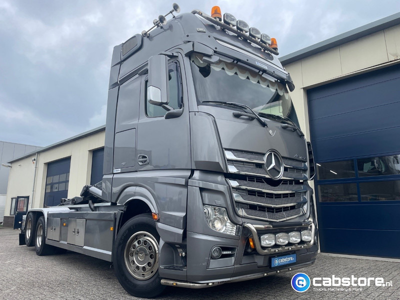 Mercedes-Benz Actros 3363 6x2 Containersysteem - Euro 6 - Bouwjaar 2014 - VDL 21 Ton Haakarmsysteem - 630 Pk Euro 6 - NL Truck - Camión multibasculante: foto 1 Mercedes-Benz Actros 3363 6x2 Containersysteem - Euro 6 - Bouwjaar 2014 - VDL 21 Ton Haakarmsysteem - 630 Pk Euro 6 - NL Truck - Camión multibasculante: foto 1