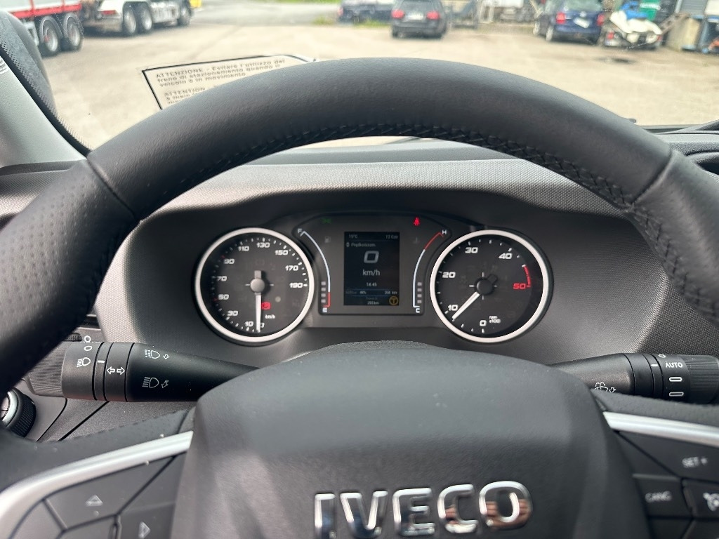 Grua de remolque autos nuevo Iveco Daily 70C18: foto 8