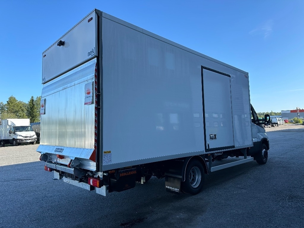 Iveco Daily 72C18 A8 - Furgoneta caja cerrada: foto 4 Iveco Daily 72C18 A8 - Furgoneta caja cerrada: foto 4
