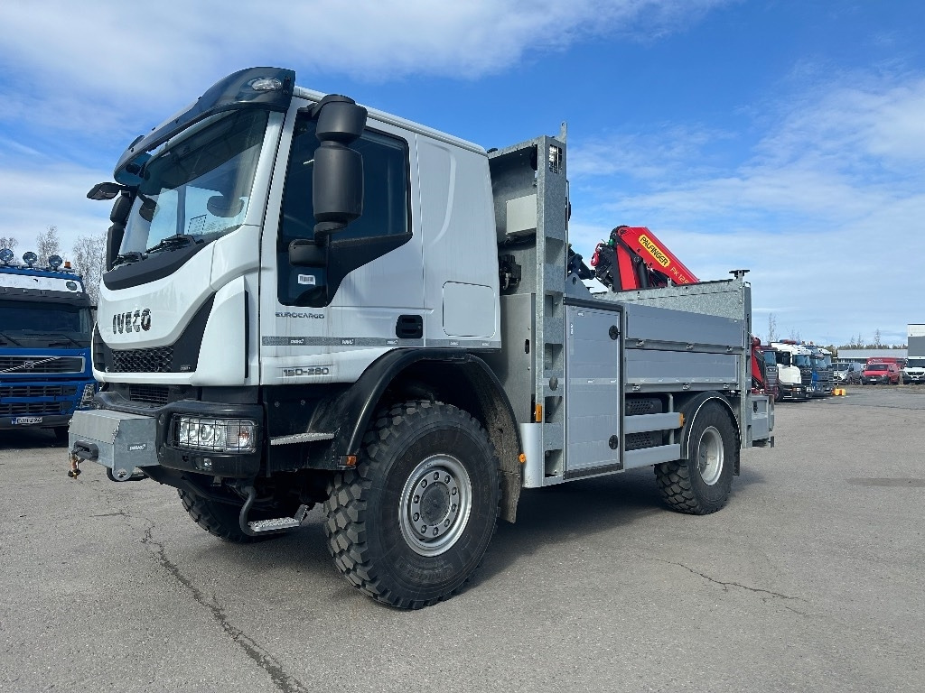 Iveco Eurocargo ML150E28 4x4 sähkölaitos varustein - Camión grúa: foto 1 Iveco Eurocargo ML150E28 4x4 sähkölaitos varustein - Camión grúa: foto 1