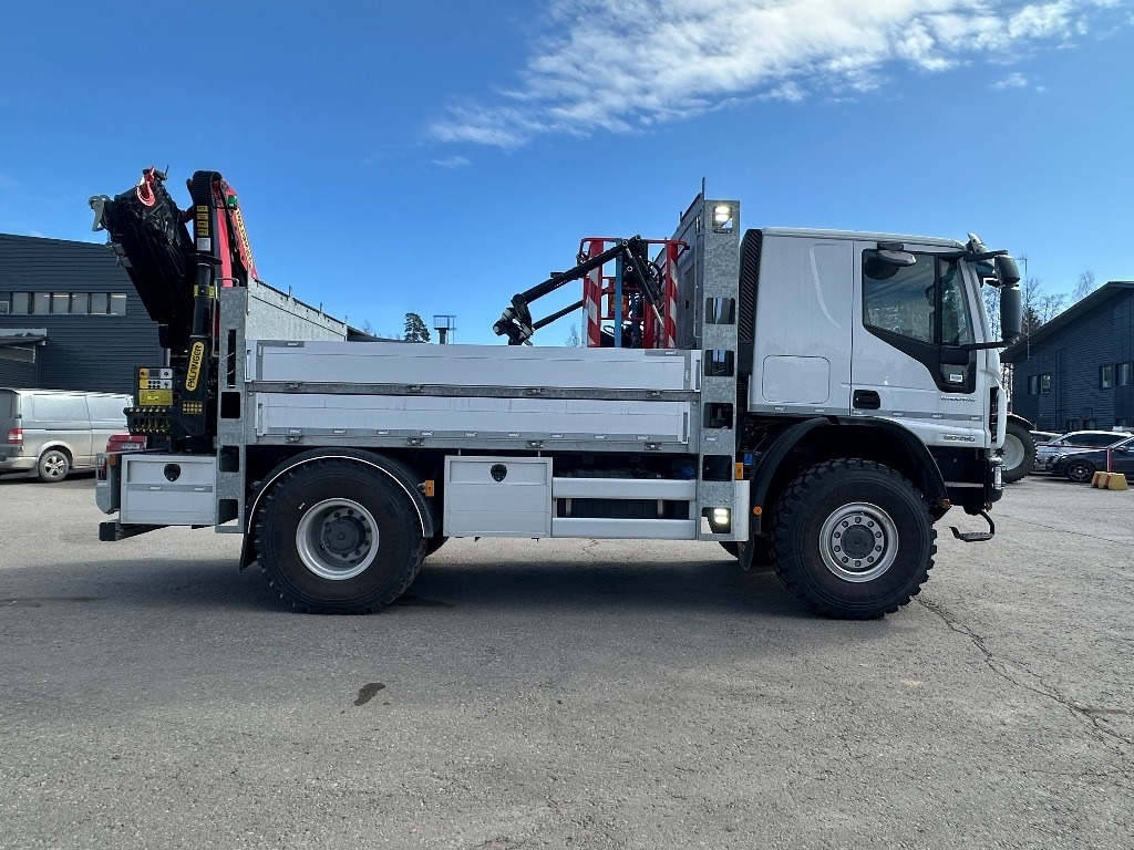 Iveco Eurocargo ML150E28 4x4 sähkölaitos varustein - Camión grúa: foto 4 Iveco Eurocargo ML150E28 4x4 sähkölaitos varustein - Camión grúa: foto 4