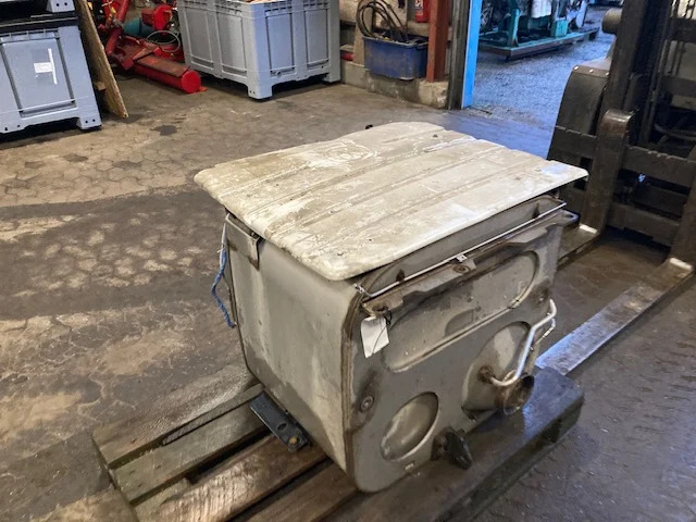 MAN 81.15103-6131 – MAN silencer - Silenciador/ Sistema de escape para Camión: foto 3 MAN 81.15103-6131 – MAN silencer - Silenciador/ Sistema de escape para Camión: foto 3