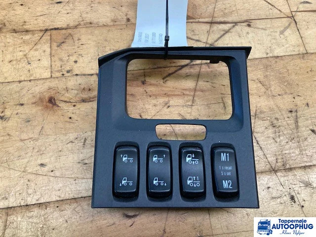 Scania kontakt panel – Scania 1868289 - Sistema eléctrico para Camión: foto 1 Scania kontakt panel – Scania 1868289 - Sistema eléctrico para Camión: foto 1