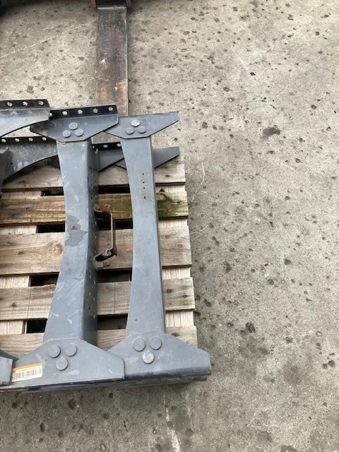 Volvo Cross member – Volvo 22372149 – Volvo 22808803 - Bastidor/ Chasis para Camión: foto 5 Volvo Cross member – Volvo 22372149 – Volvo 22808803 - Bastidor/ Chasis para Camión: foto 5