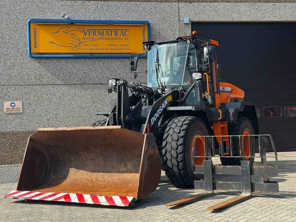 Doosan DEVELON /DL200-7, central lubrication, 2022 - Minicargadora: foto 2 Doosan DEVELON /DL200-7, central lubrication, 2022 - Minicargadora: foto 2