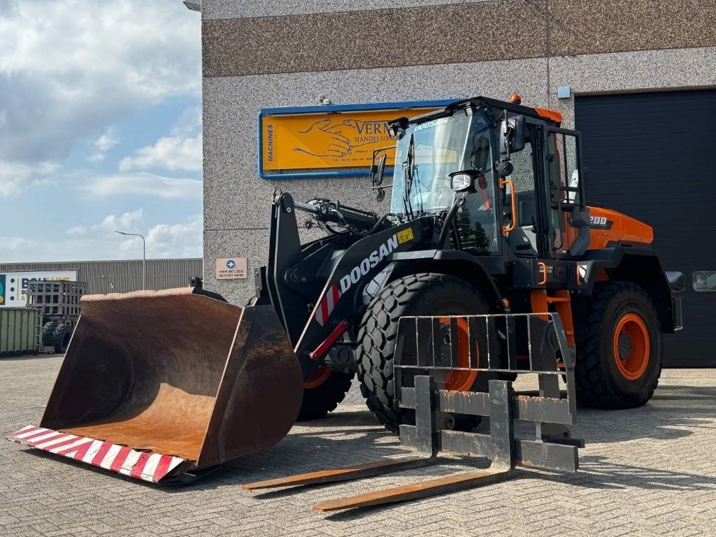 Doosan DEVELON / DOOSAN DL200-7, central lubrication, 202 - Minicargadora: foto 1 Doosan DEVELON / DOOSAN DL200-7, central lubrication, 202 - Minicargadora: foto 1