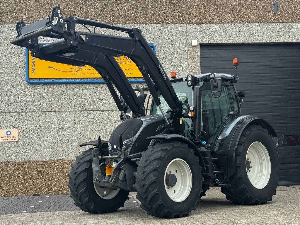 Valtra N174D, Frontlinkage + PTO, Frontloader, 3846 hours - Tractor: foto 1 Valtra N174D, Frontlinkage + PTO, Frontloader, 3846 hours - Tractor: foto 1