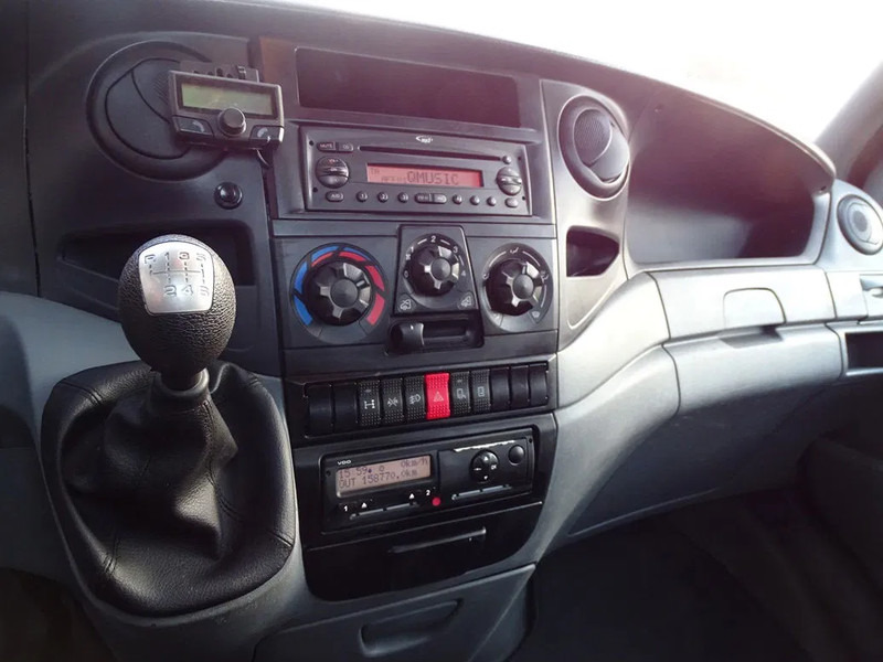 Iveco Daily 35C18 BE TREKKER 3 ZITS EURO 5 12 TON - Cabeza tractora: foto 4 Iveco Daily 35C18 BE TREKKER 3 ZITS EURO 5 12 TON - Cabeza tractora: foto 4