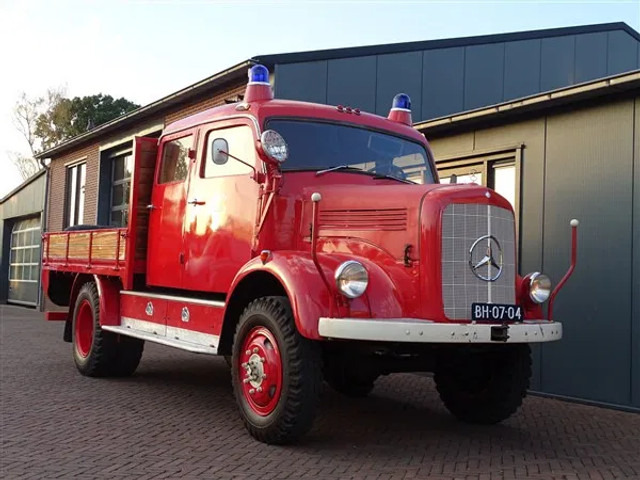 Mercedes-Benz LP 1117 4x4 TURBO Motor Brandweerauto Vw motor met Waterpomp in openlaadbak - Camión de bomberos: foto 1 Mercedes-Benz LP 1117 4x4 TURBO Motor Brandweerauto Vw motor met Waterpomp in openlaadbak - Camión de bomberos: foto 1
