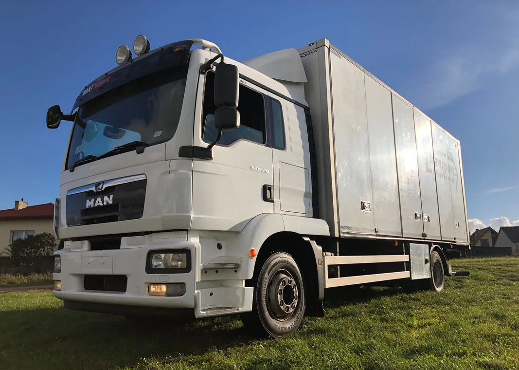 MAN 15.290 Winda Bok otwierany 18 Palet - Camión isotérmico: foto 1 MAN 15.290 Winda Bok otwierany 18 Palet - Camión isotérmico: foto 1
