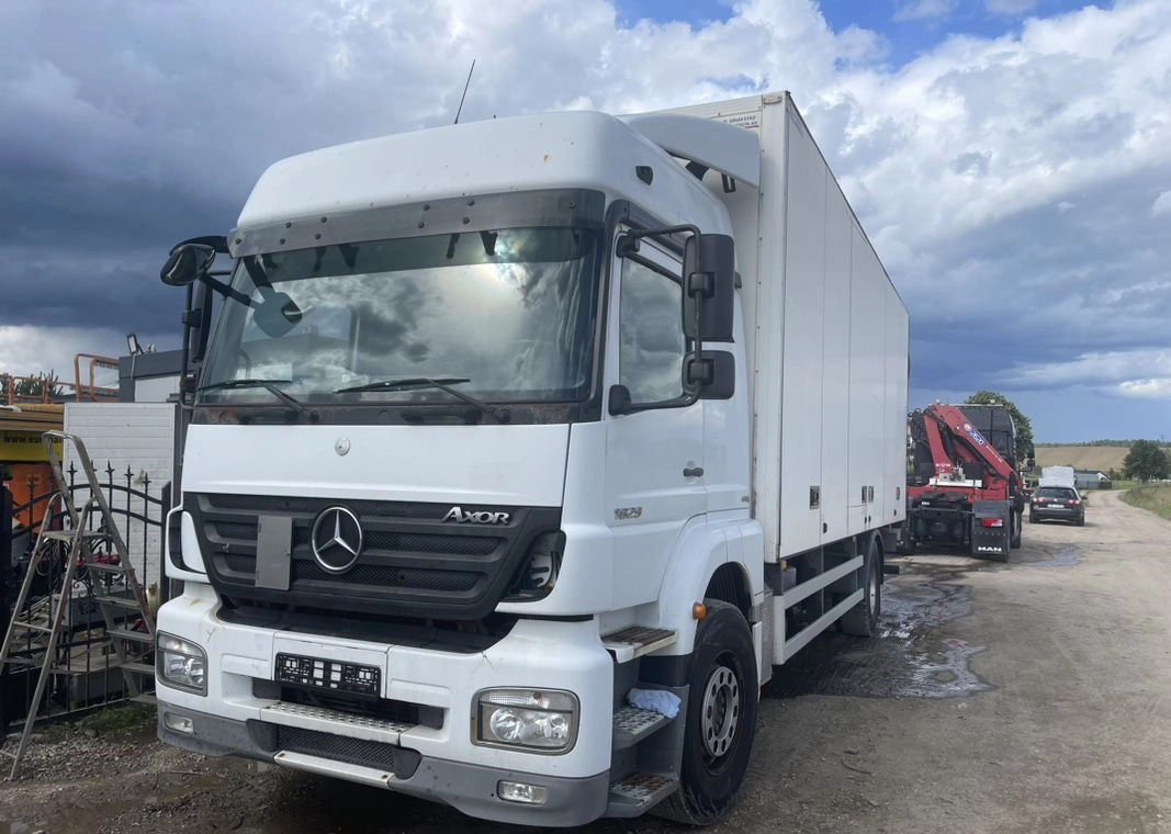 MERCEDES-BENZ AXOR PRZEBIEG TYLKO 322000 KM!!!! - Camión isotérmico: foto 5 MERCEDES-BENZ AXOR PRZEBIEG TYLKO 322000 KM!!!! - Camión isotérmico: foto 5